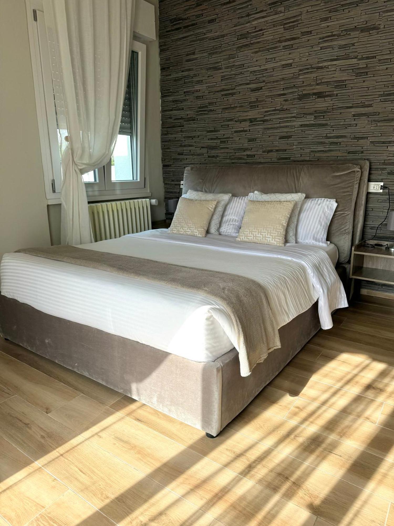 Serenity B&B Μπρέσια Εξωτερικό φωτογραφία
